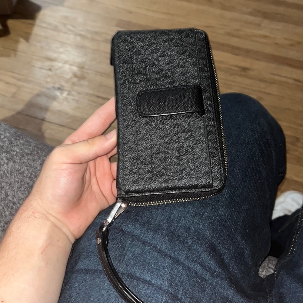michael kors wallet - Picture 3 of 4